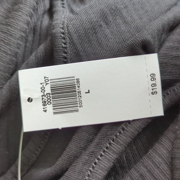 Off-Shoulder Black Ribbed Top - Picture 3 of 3